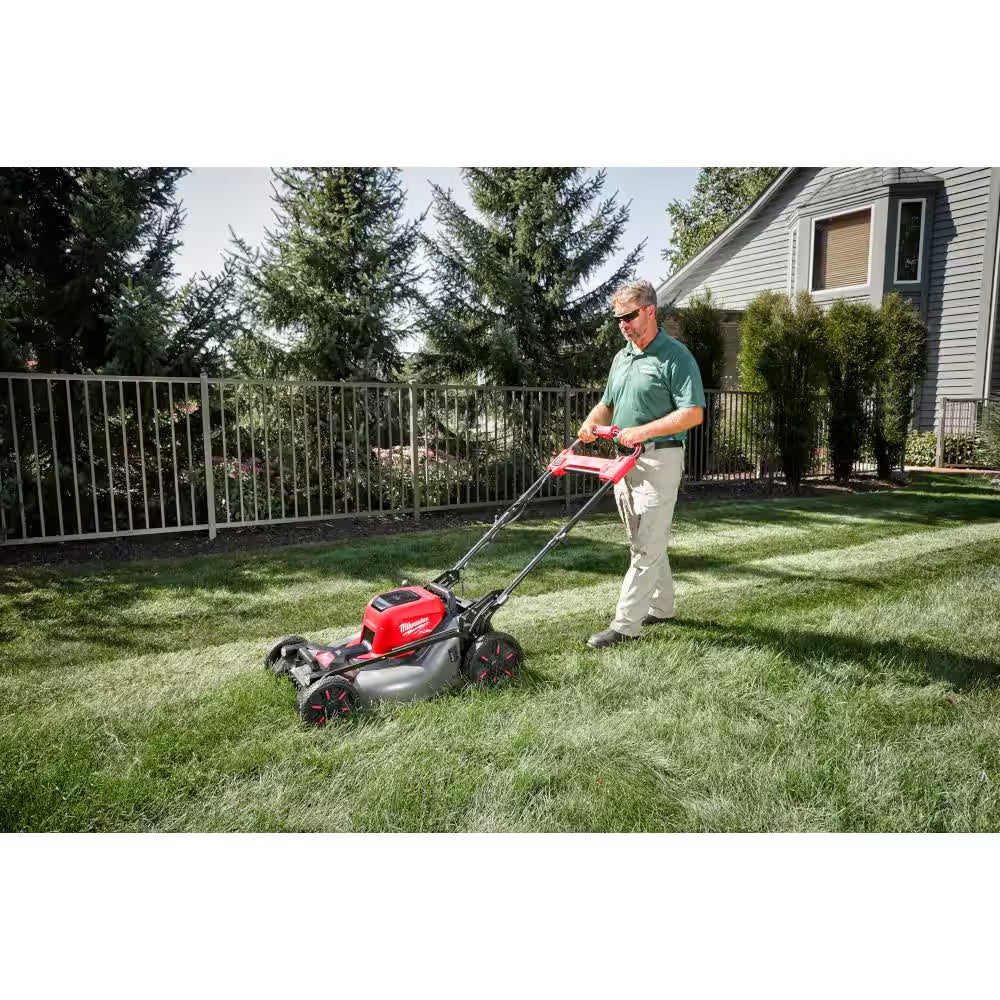 M18 FUEL Brushless Cordless 21 In. Walk behind Dual Battery Self-Propelled Mower W/(2)12Ah Batteries & Replacement Blade